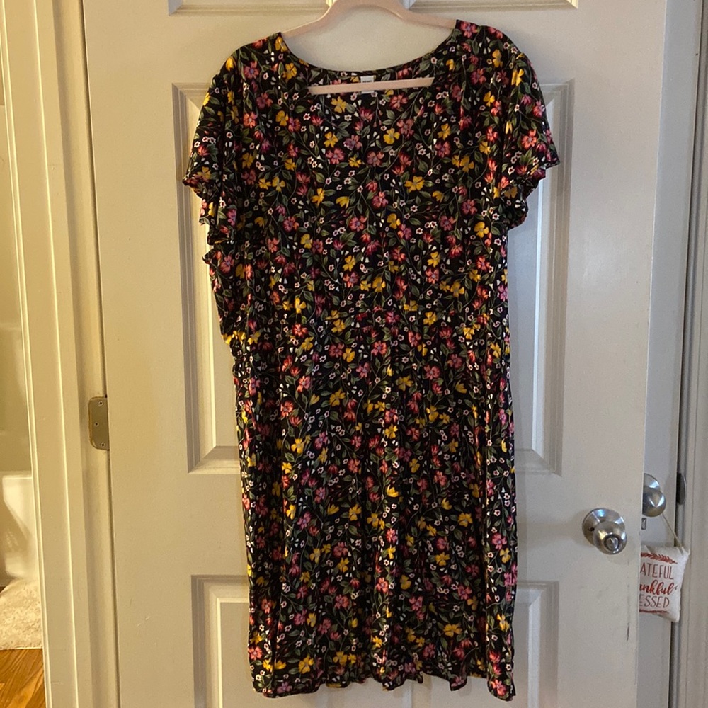 Old Navy V-Neck short sleeved waisted dress- Black with Floral pattern